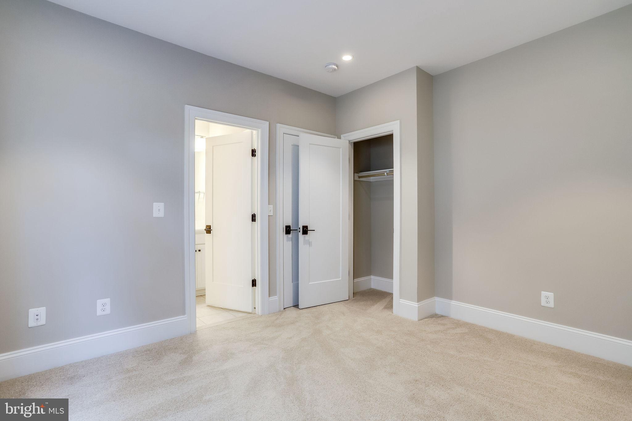 FALLS CHURCH PARK - Residential