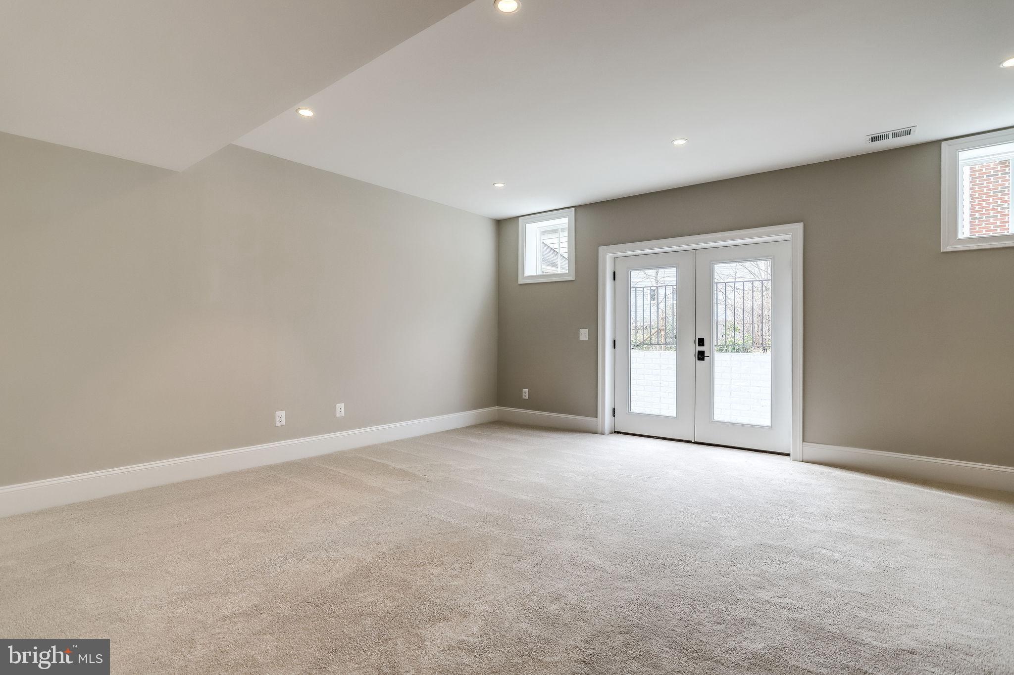 FALLS CHURCH PARK - Residential