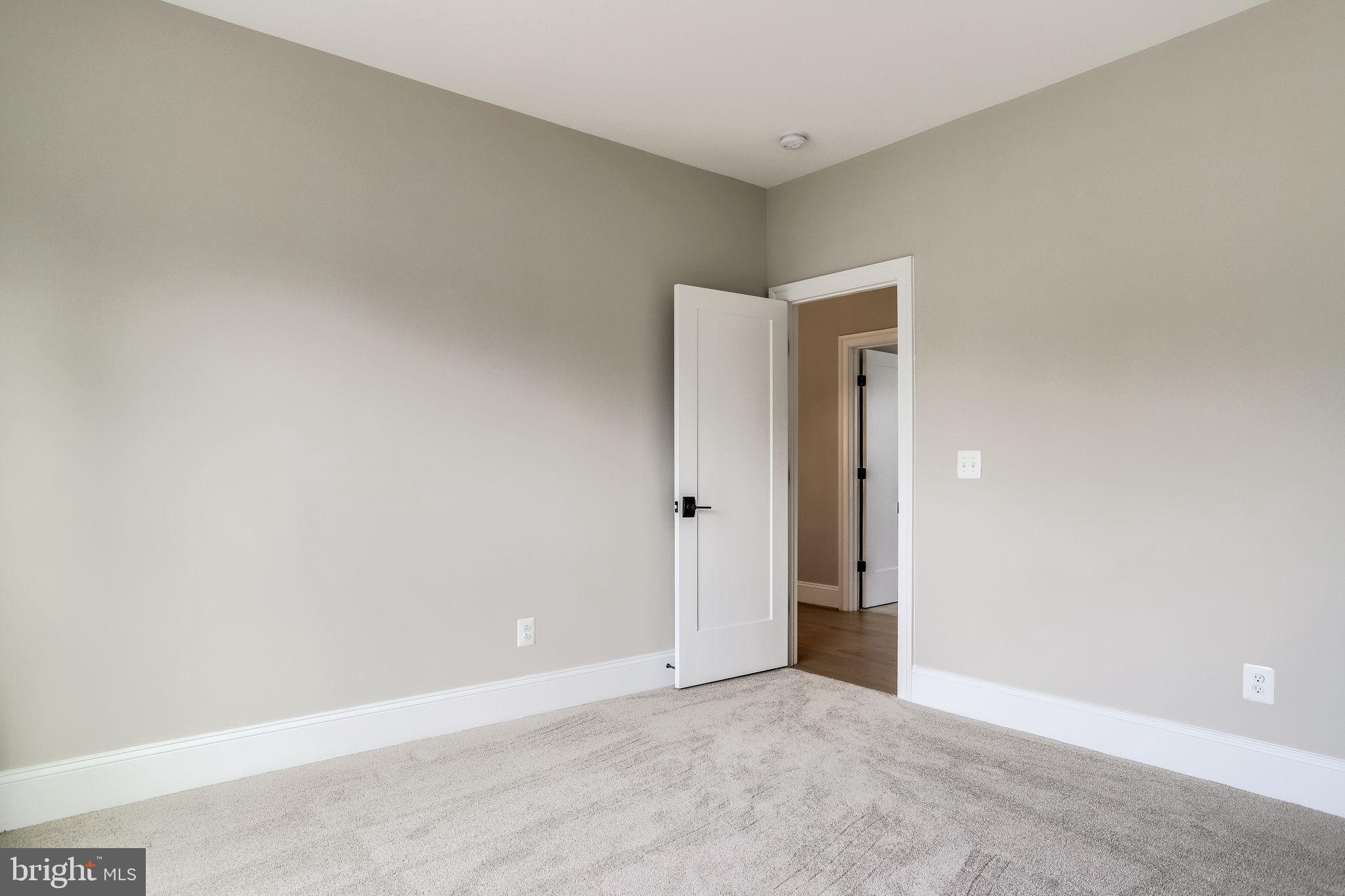 FALLS CHURCH PARK - Residential