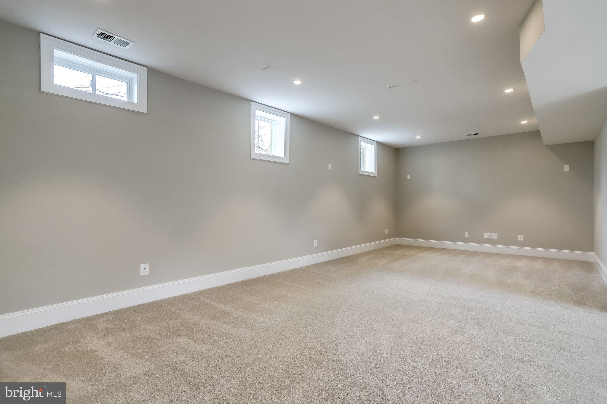 FALLS CHURCH PARK - Residential