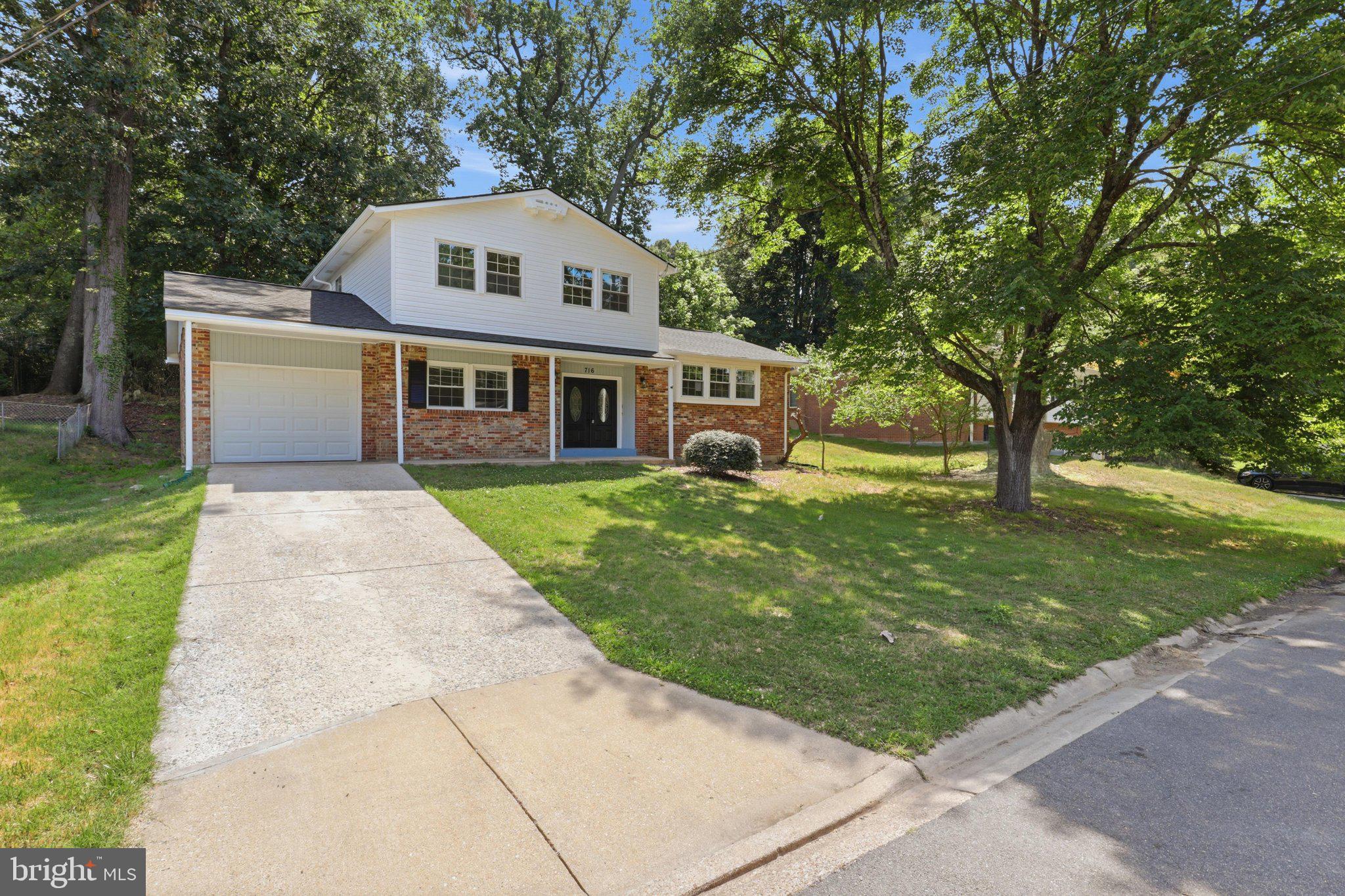 716 CALVERT LANE