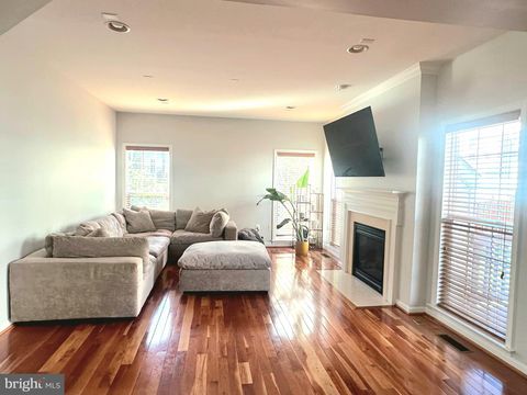 4109 PRESIDENTIAL HILL LOOP DUMFRIES VA 22025