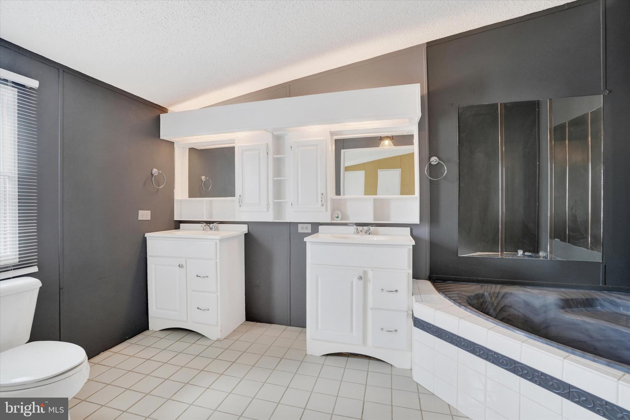 TALL OAK ESTATES - Residential