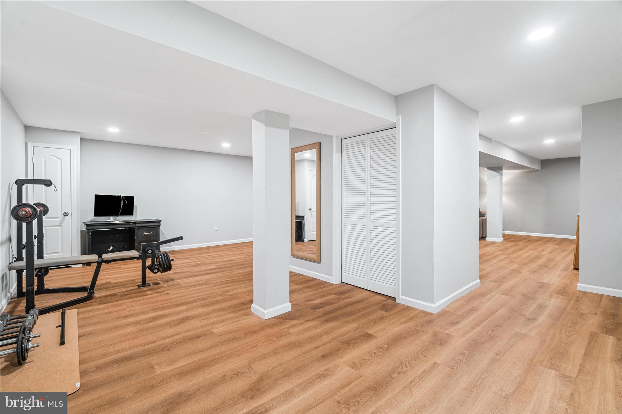 SKYLINE MANOR - Residential