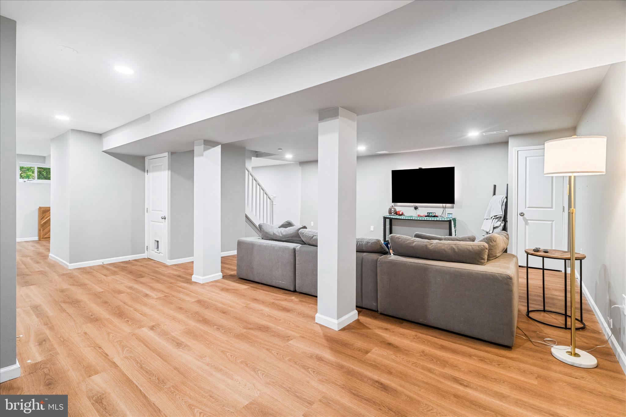 SKYLINE MANOR - Residential
