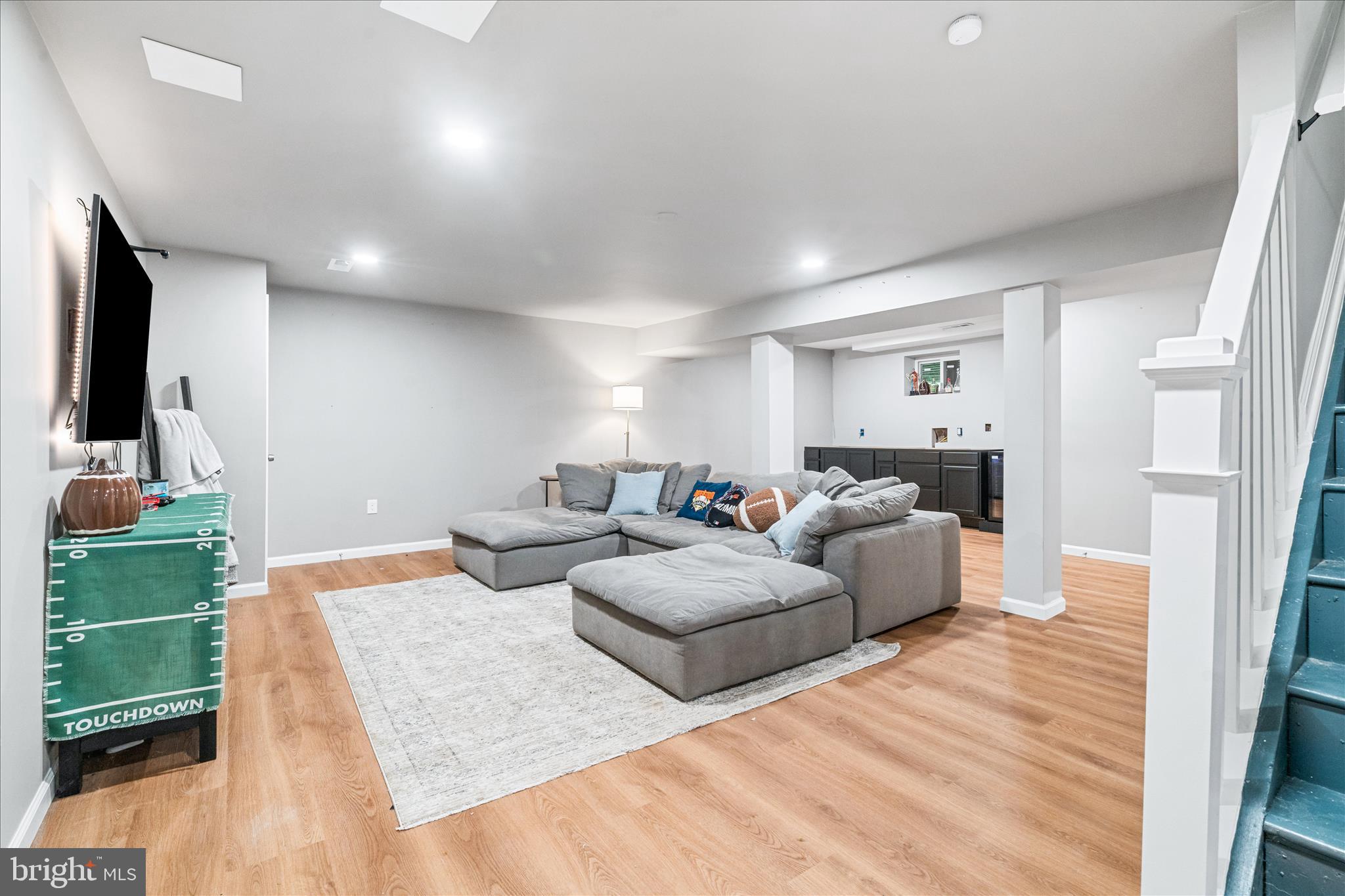 SKYLINE MANOR - Residential