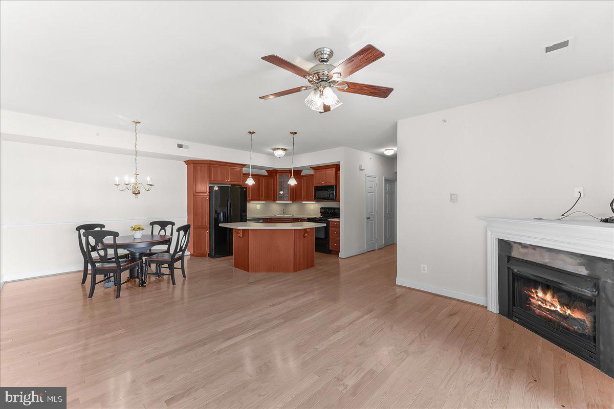 223 VICTORIA GARDENS DRIVE L