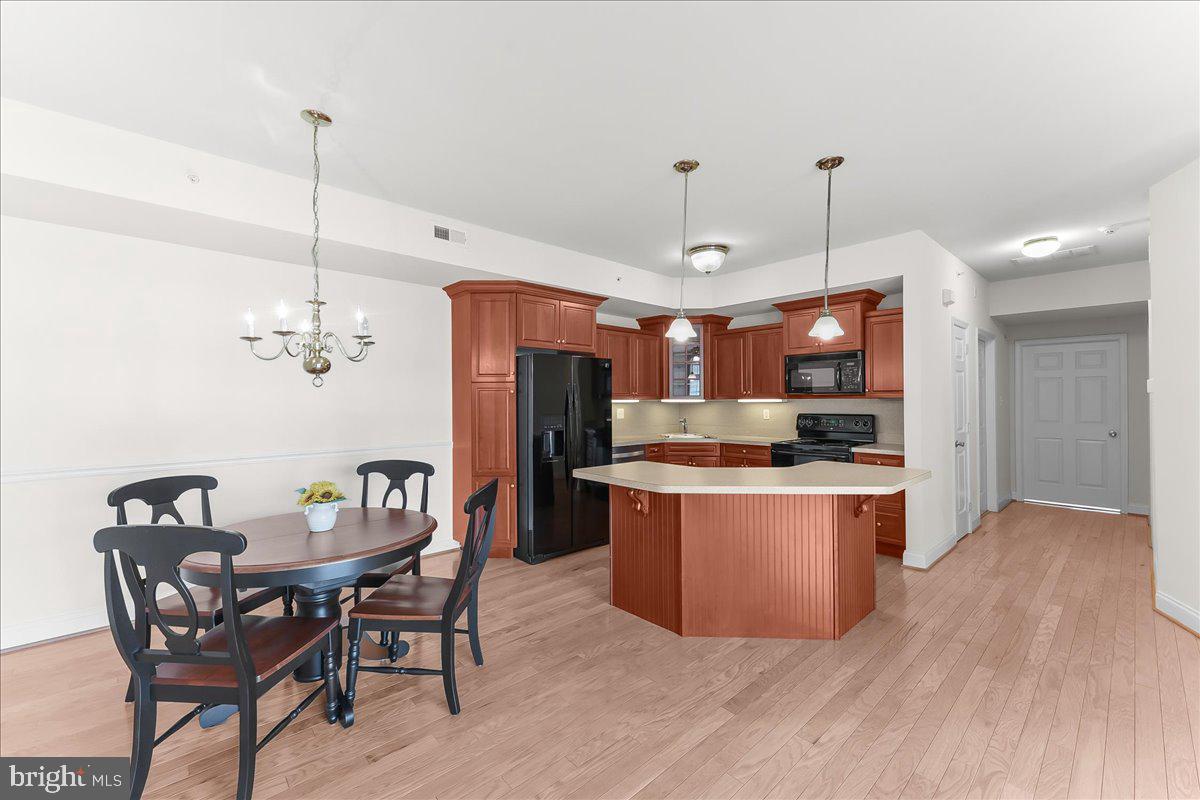 223 VICTORIA GARDENS DRIVE L
