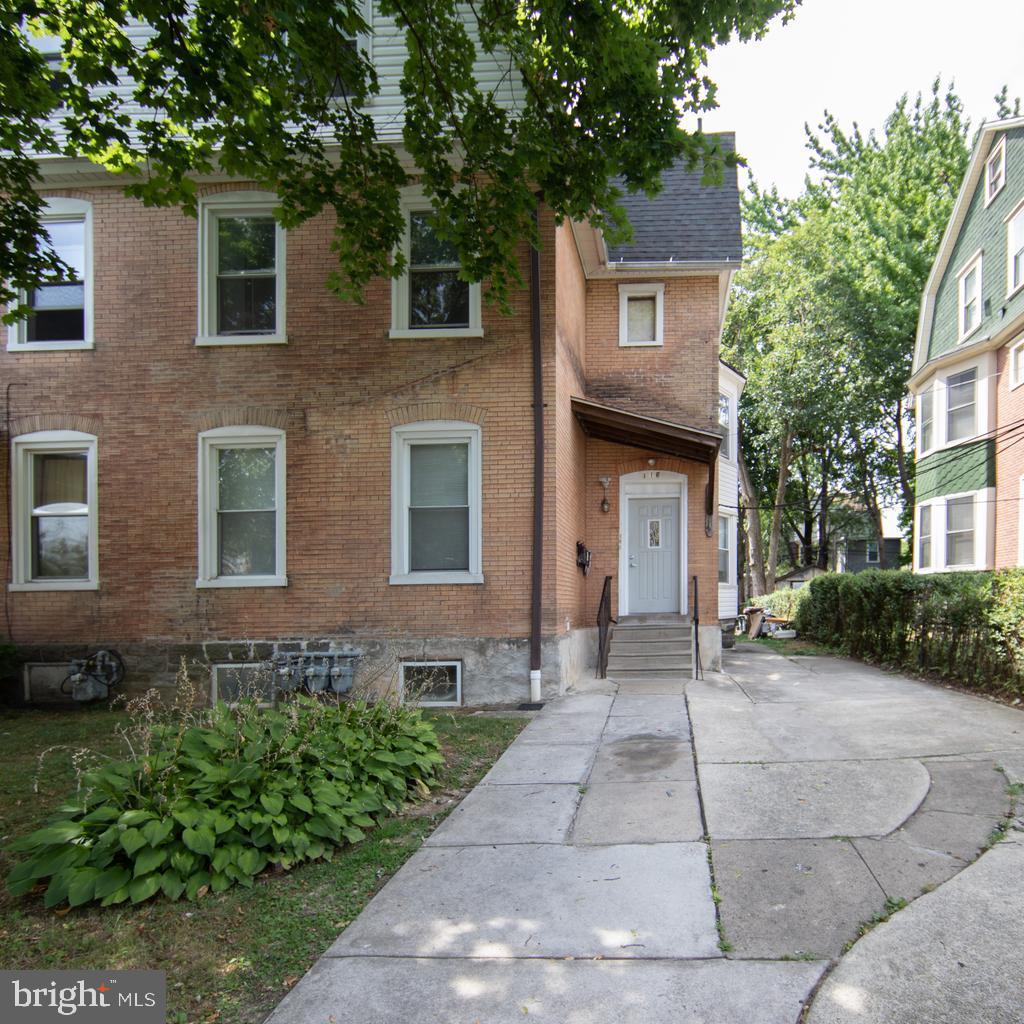 LYNNE - Residential Lease