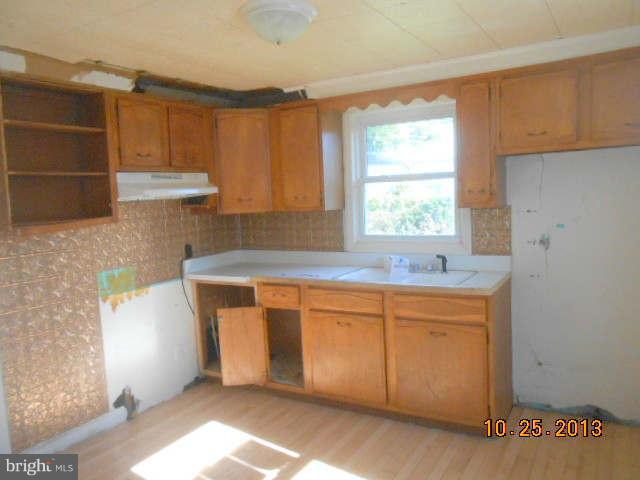 COLONIAL HOUSING - Residential