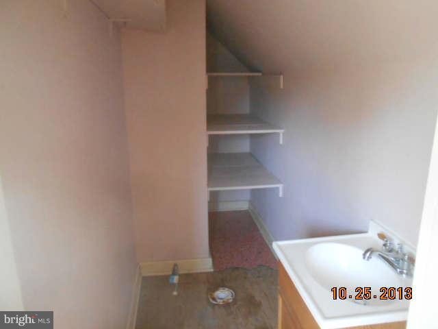 COLONIAL HOUSING - Residential