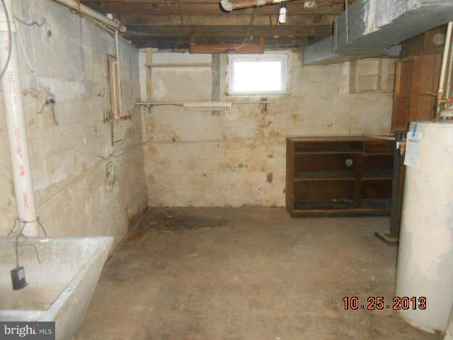 COLONIAL HOUSING - Residential