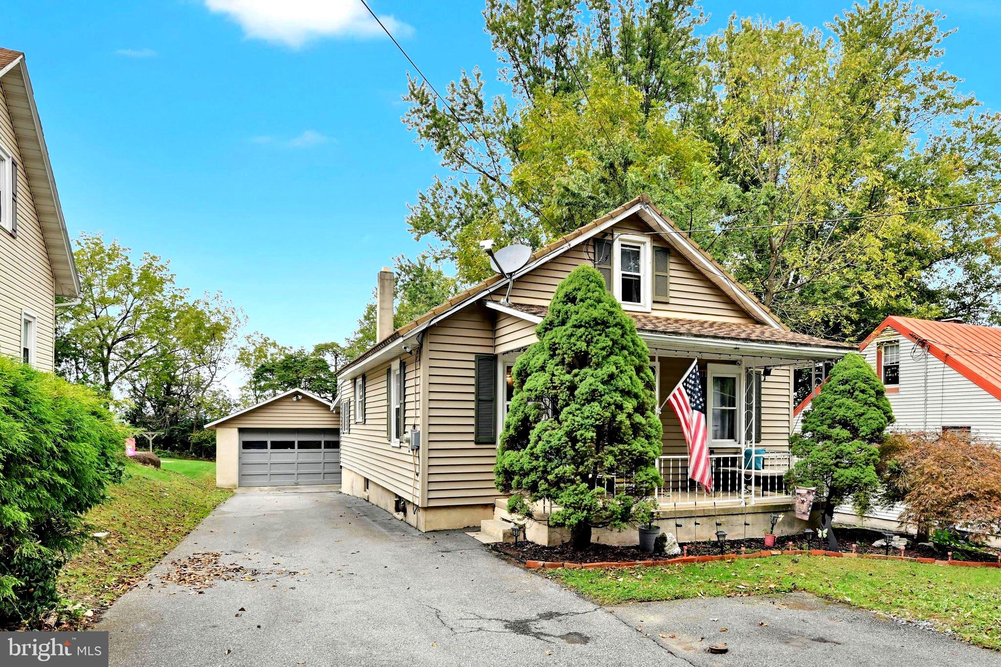 261 W POPLAR STREET