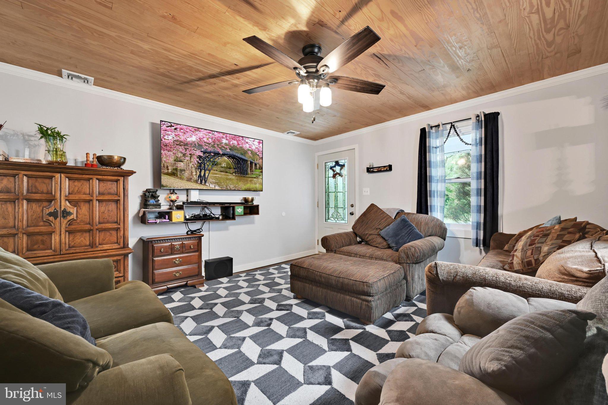 261 W POPLAR STREET