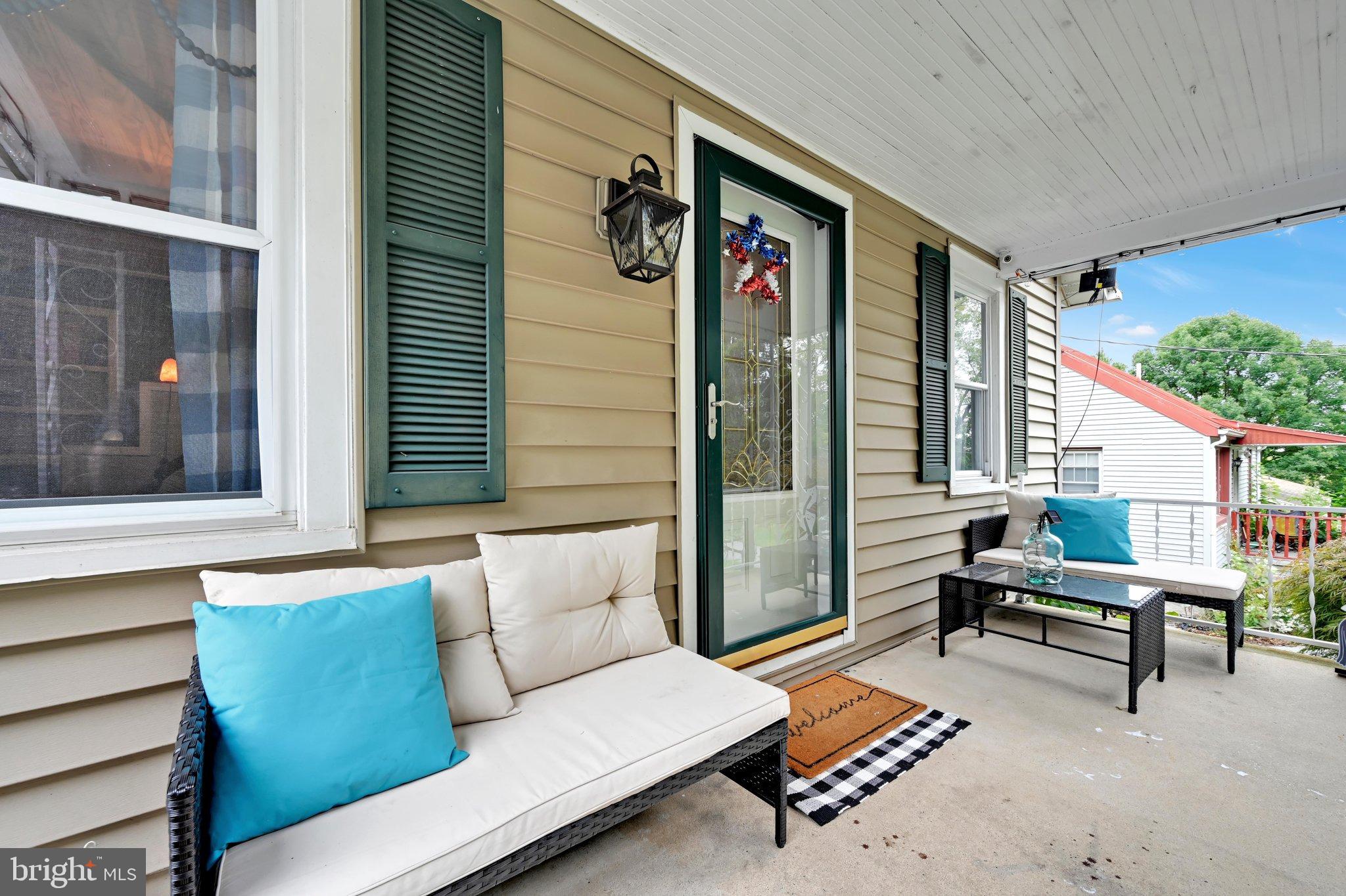 261 W POPLAR STREET