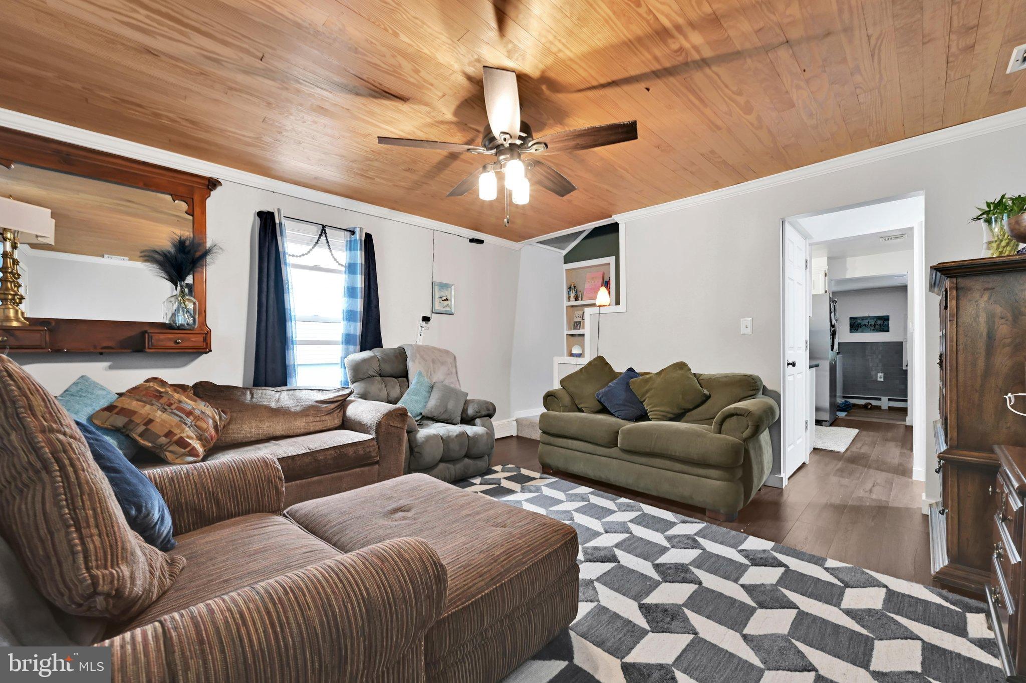 261 W POPLAR STREET