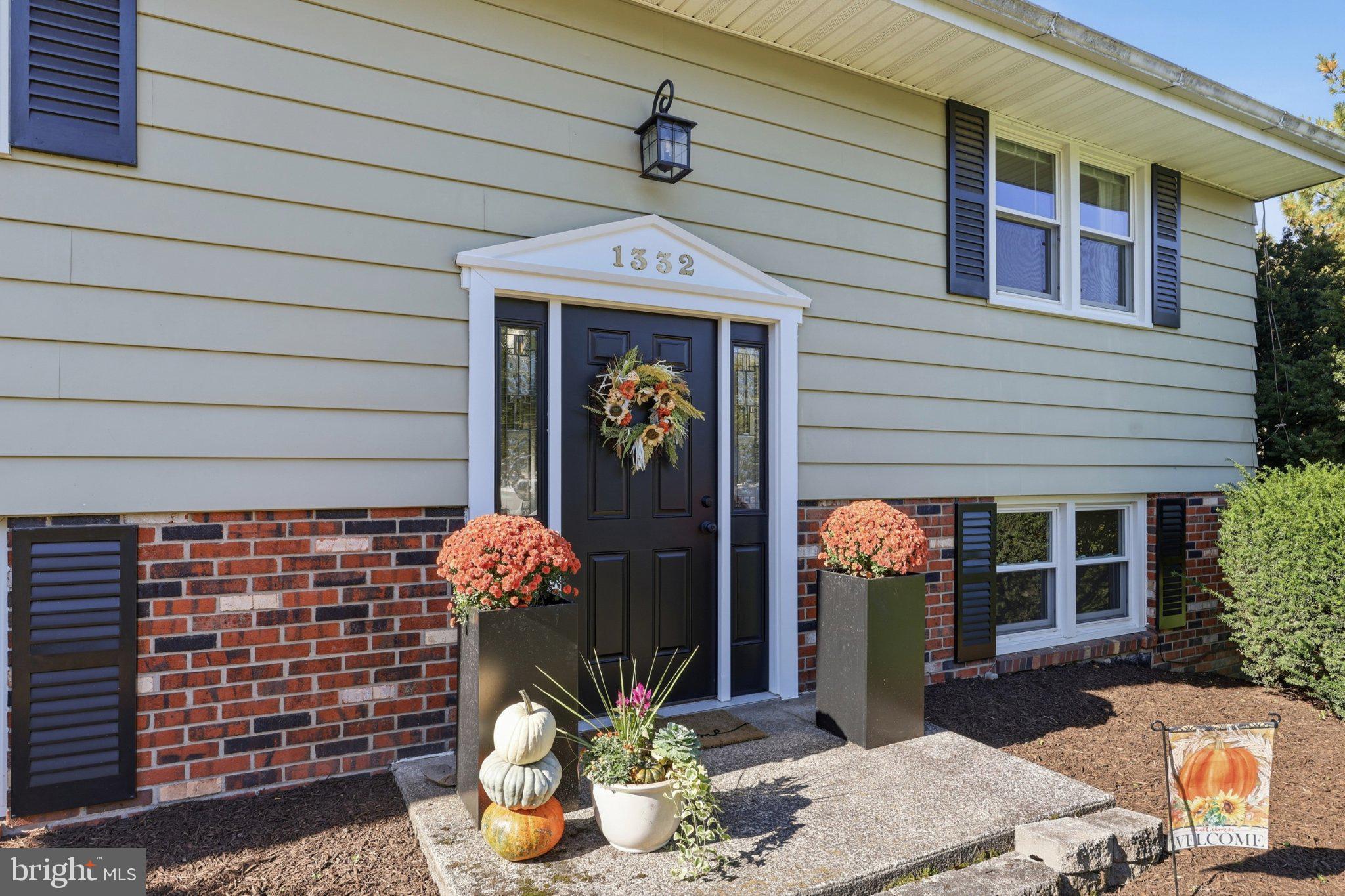 1332 MEADOW LANE