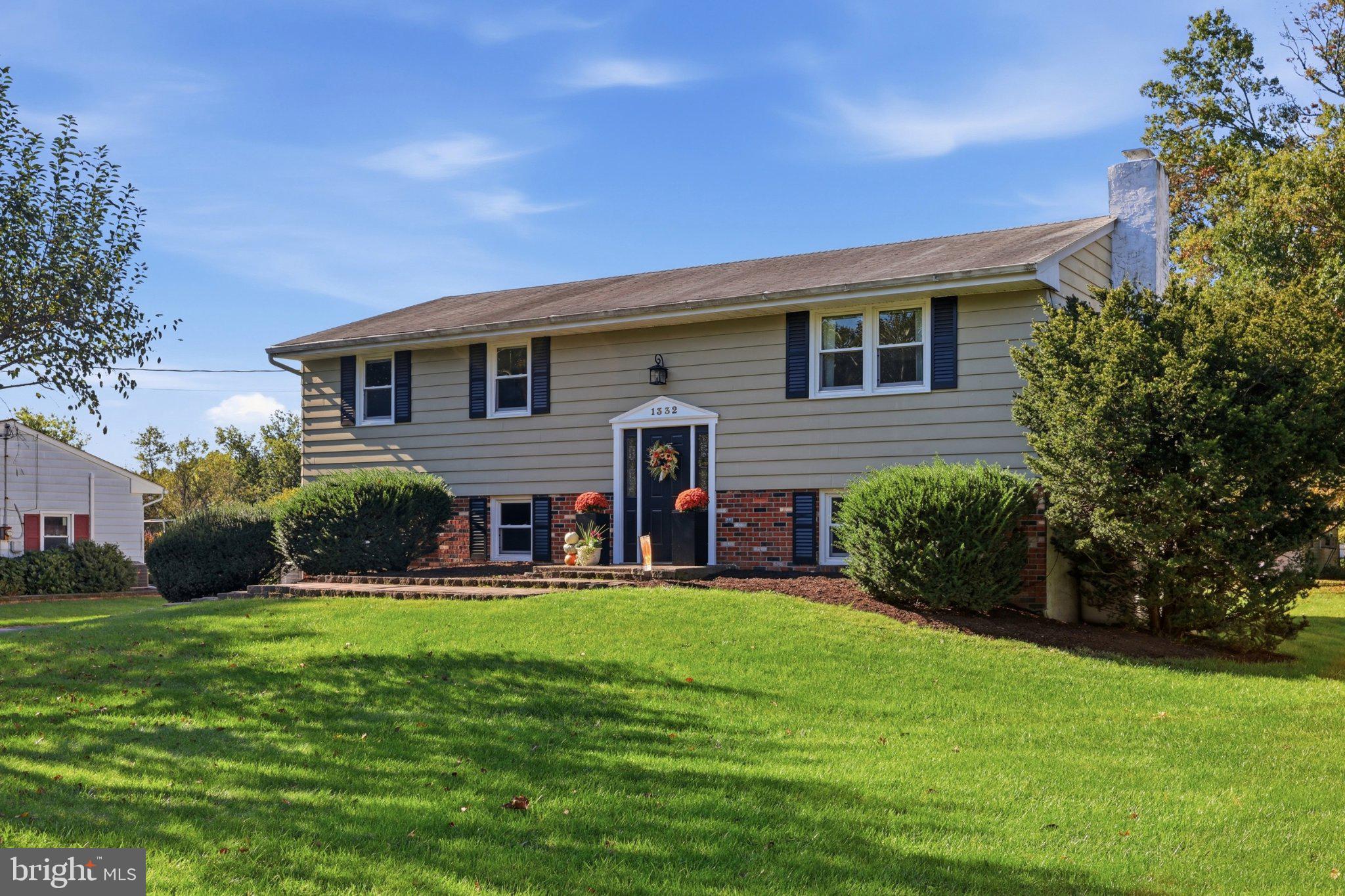 1332 MEADOW LANE