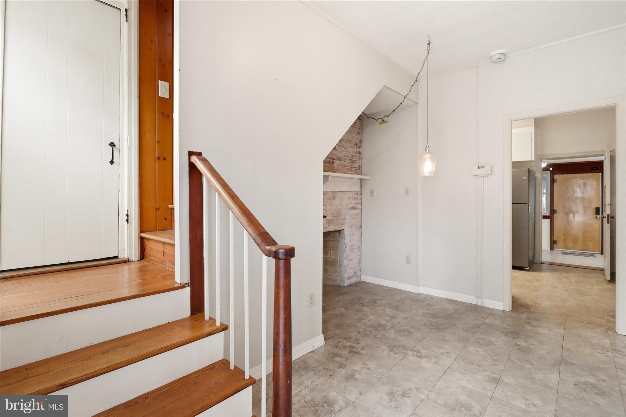 105 S ARTIZAN STREET
