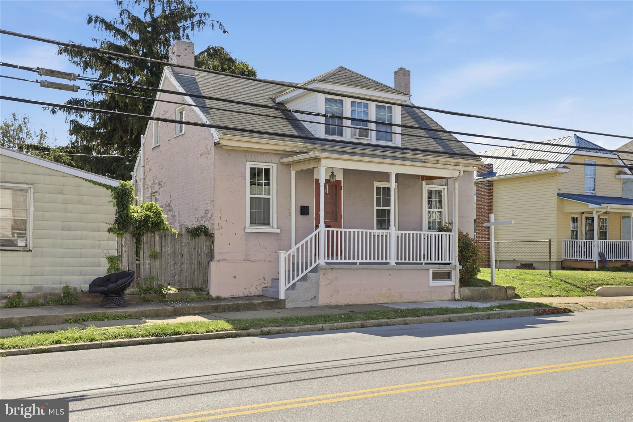 105 S ARTIZAN STREET