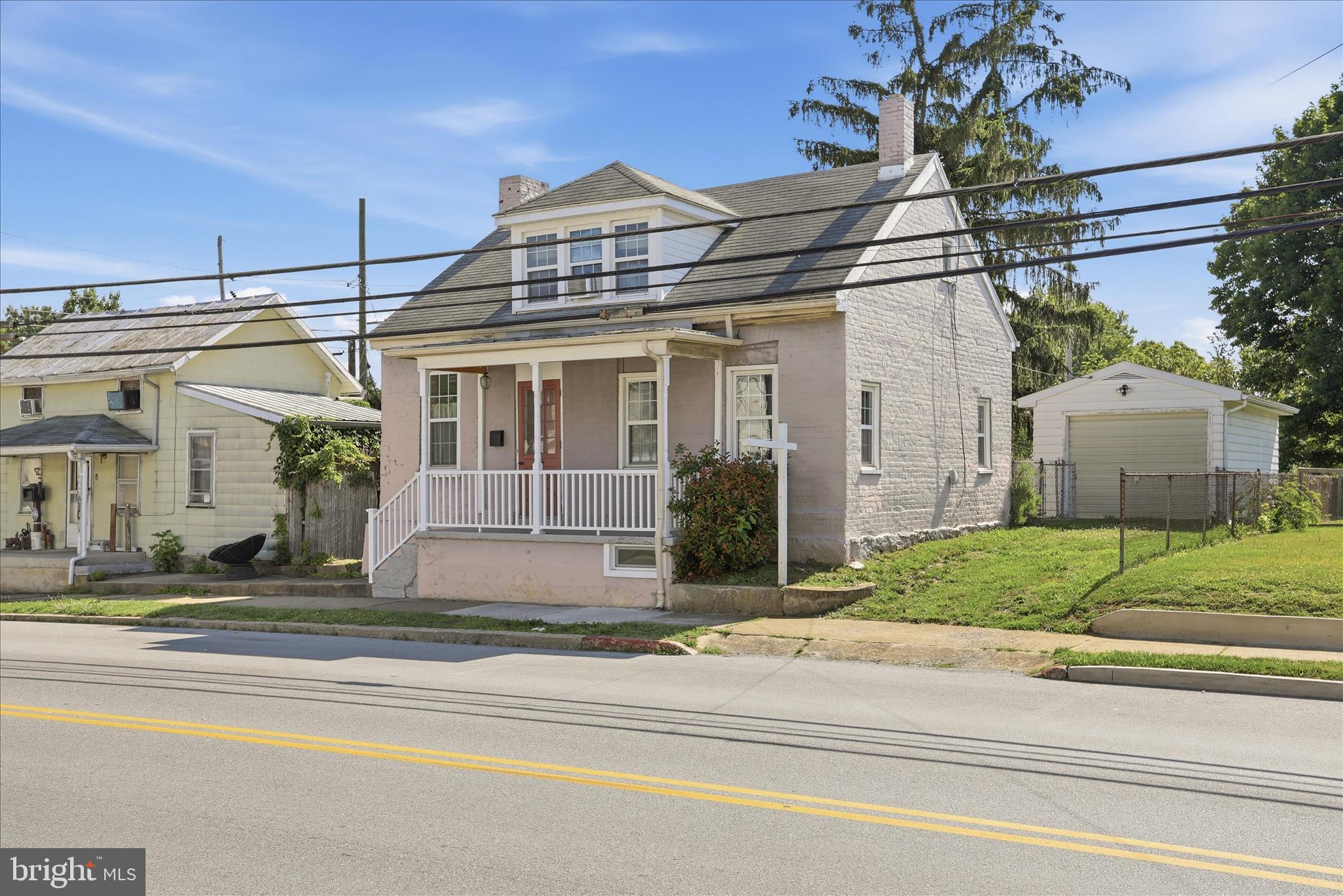 105 S ARTIZAN STREET