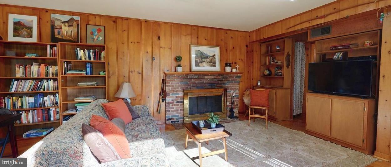 COLUMBIA PINES - Residential