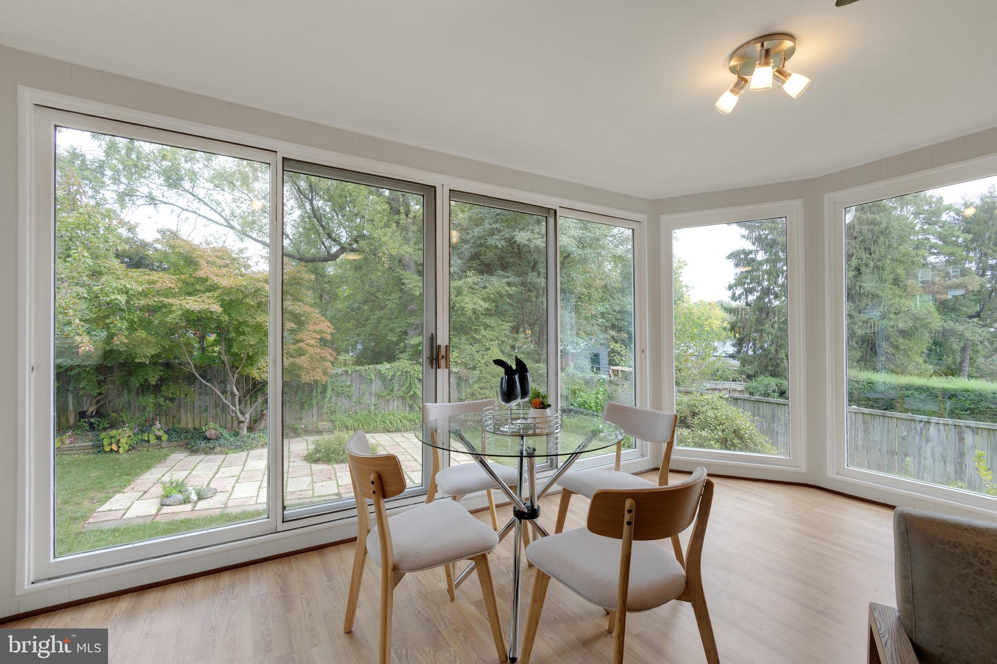 GLENVIEW - Residential