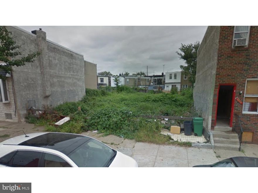 2 side by side lots - 32 X 91 in East Kensington, one of the hottest pockets for new construction in all Philadelphia.  Tons of new construction in every direction.  Amazing lot dimensions for opportunity to build two spectacular homes.  Great comps within blocks.  Owners are licensed PA Realtors.