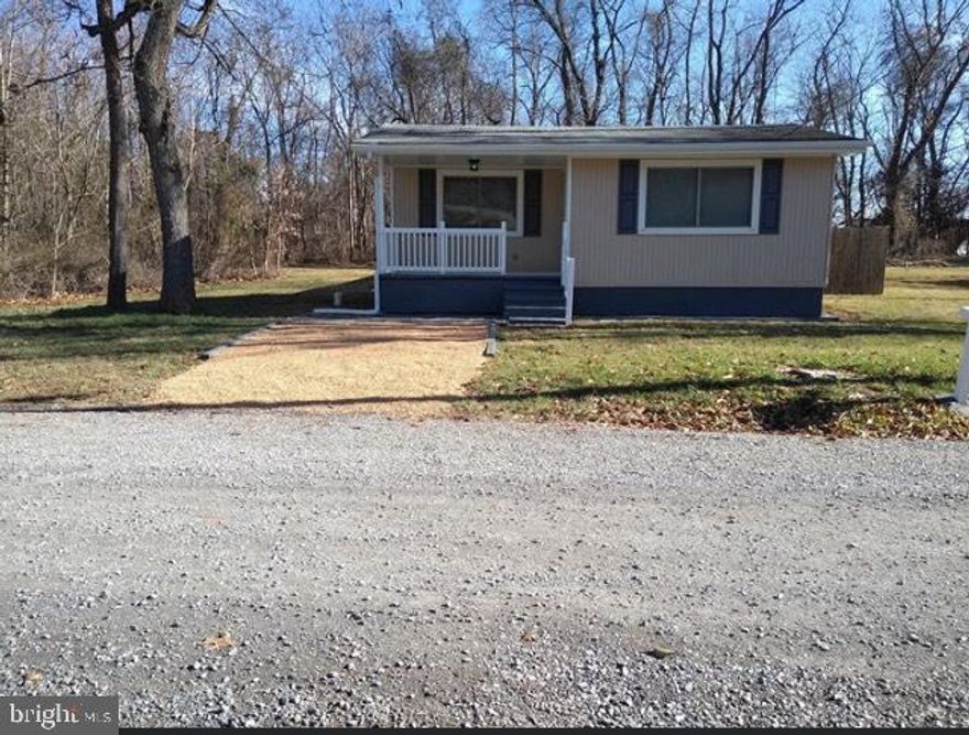 Detached 1 story home close to the river!  this cozy home should pass any financing standards and has some updates.   Freshly painted exterior looks great, tile floor, fenced rear yard with storage shed, kitchen comes with stove and refrigerator.  All electric utilities.   minutes from MD state line and easy access to I81 , minutes from shopping amenities.   Might be good investment property or weekend retreat as well!
