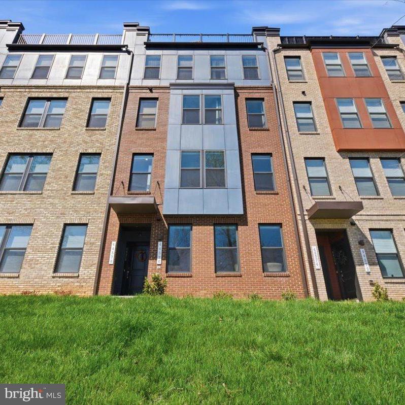 ASHBROOK PLACE - Residential