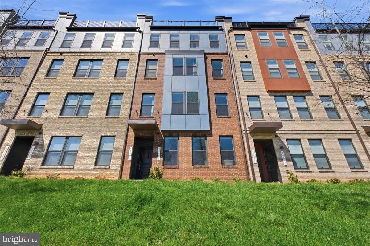 ASHBROOK PLACE - Residential