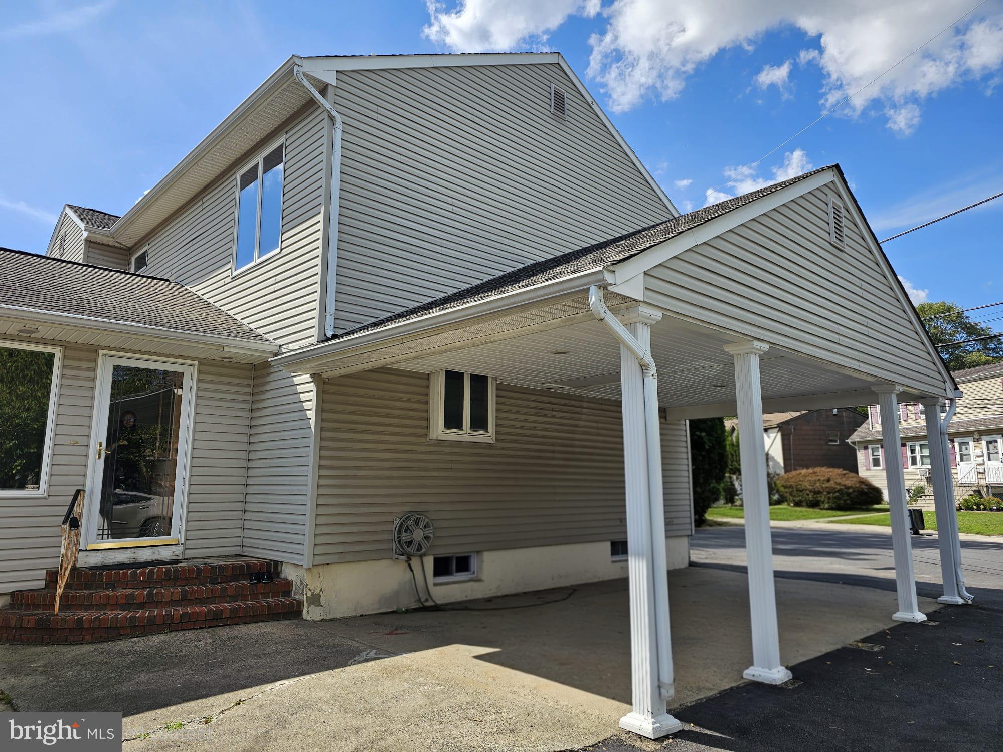 4 READE STREET