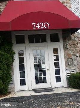 IN MOVE IN CONDITION......Beautiful Two Bedroom Two Bathroom Condo Ready for New Owners ! Come in and make this Cozy Condo your new home ! Get Ready to Warm up Next to the FIREPLACE this Winter ! Set Up your Showing Before it's Too Late and Someone Else Snatches up Your Dream Home ! EZ to Show. EZ to Love....start packing!!!