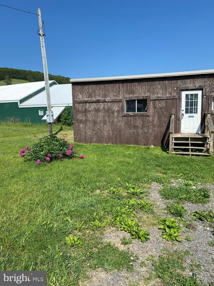 Cute tiny-home efficiency available for rent in Terra Alta, WV. Includes stove and refrigerator.