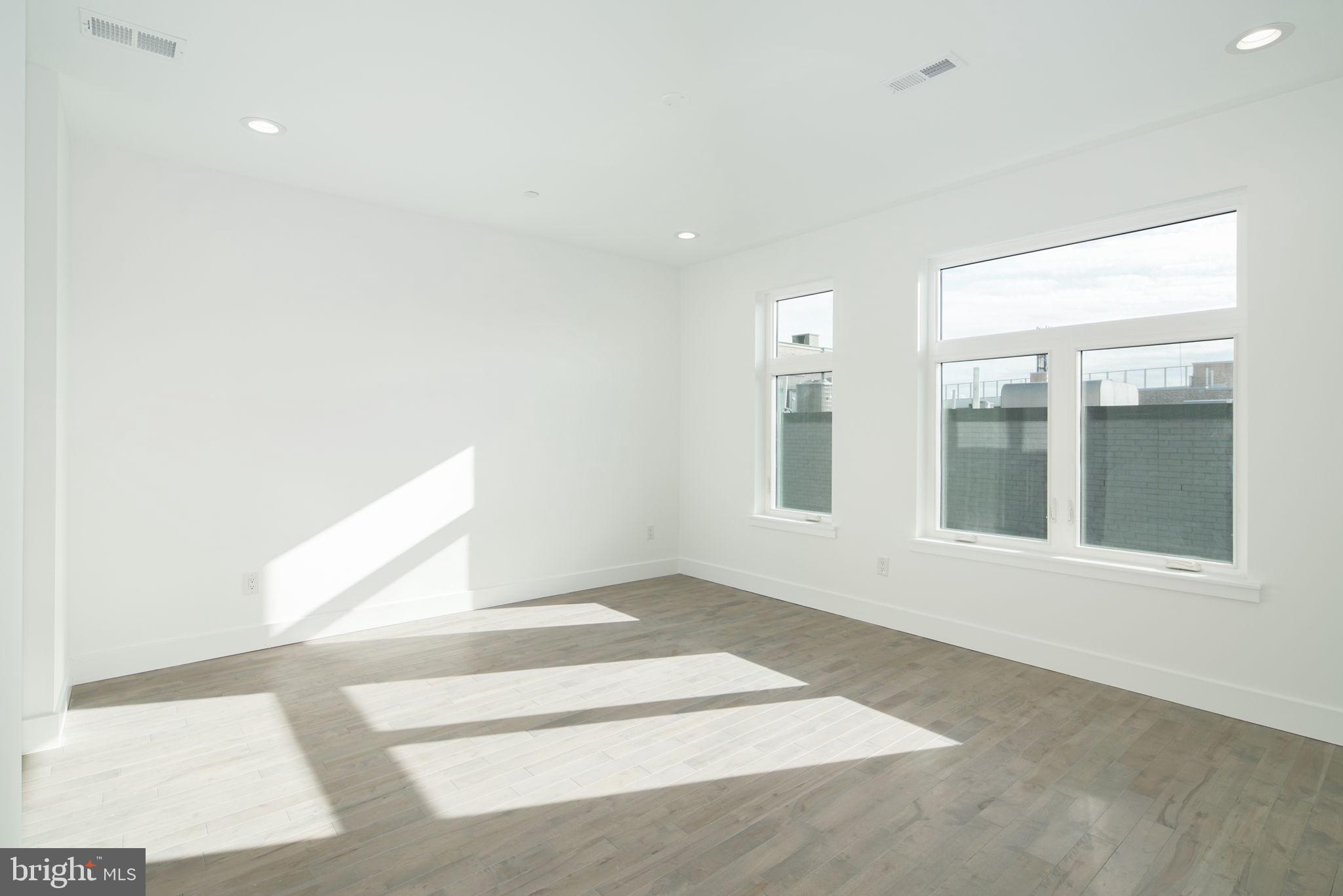 PORT RICHMOND - Residential