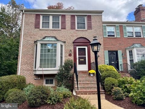 153 EAST STREET NE VIENNA VA 22180