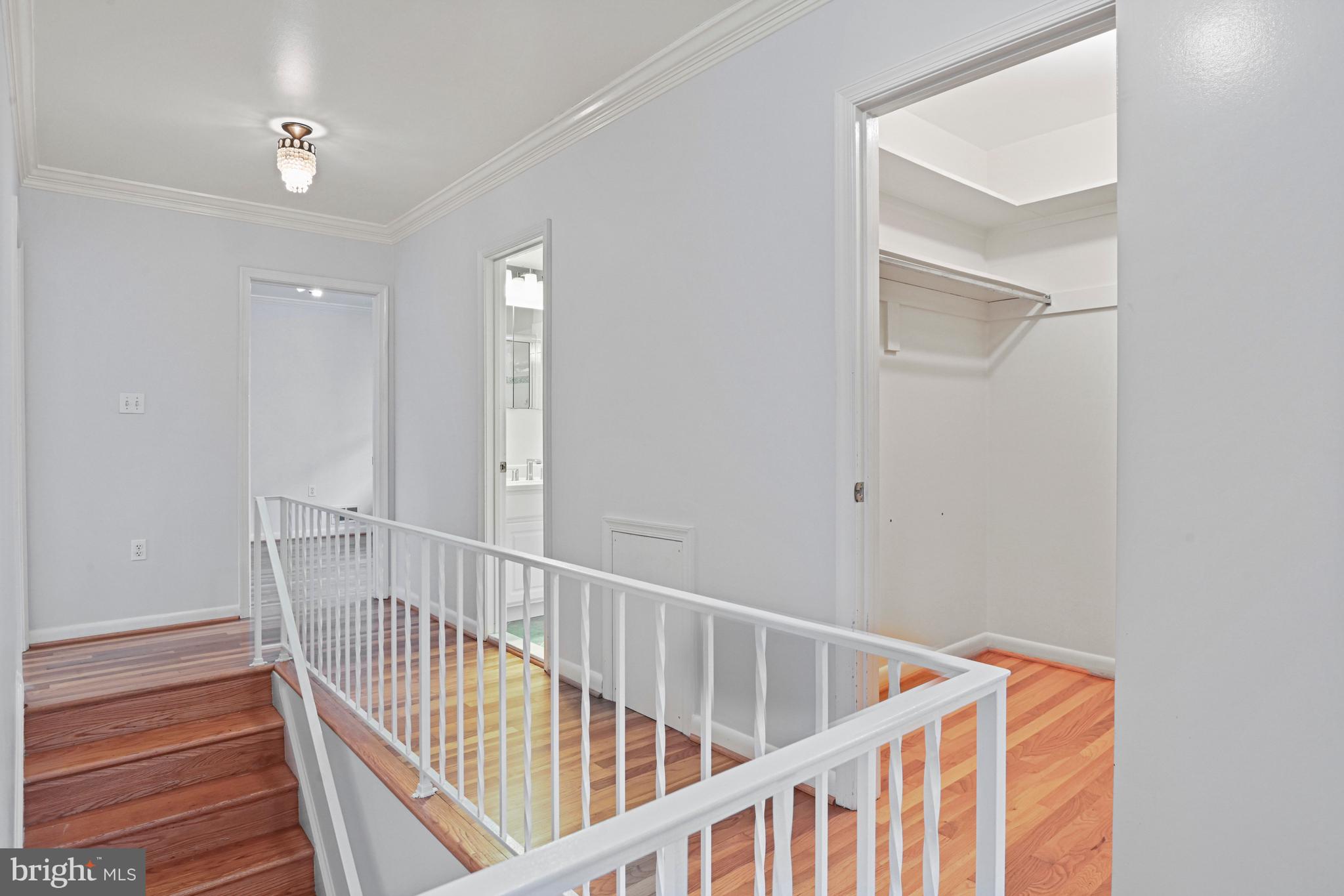 MC LEAN HAMLET - Residential