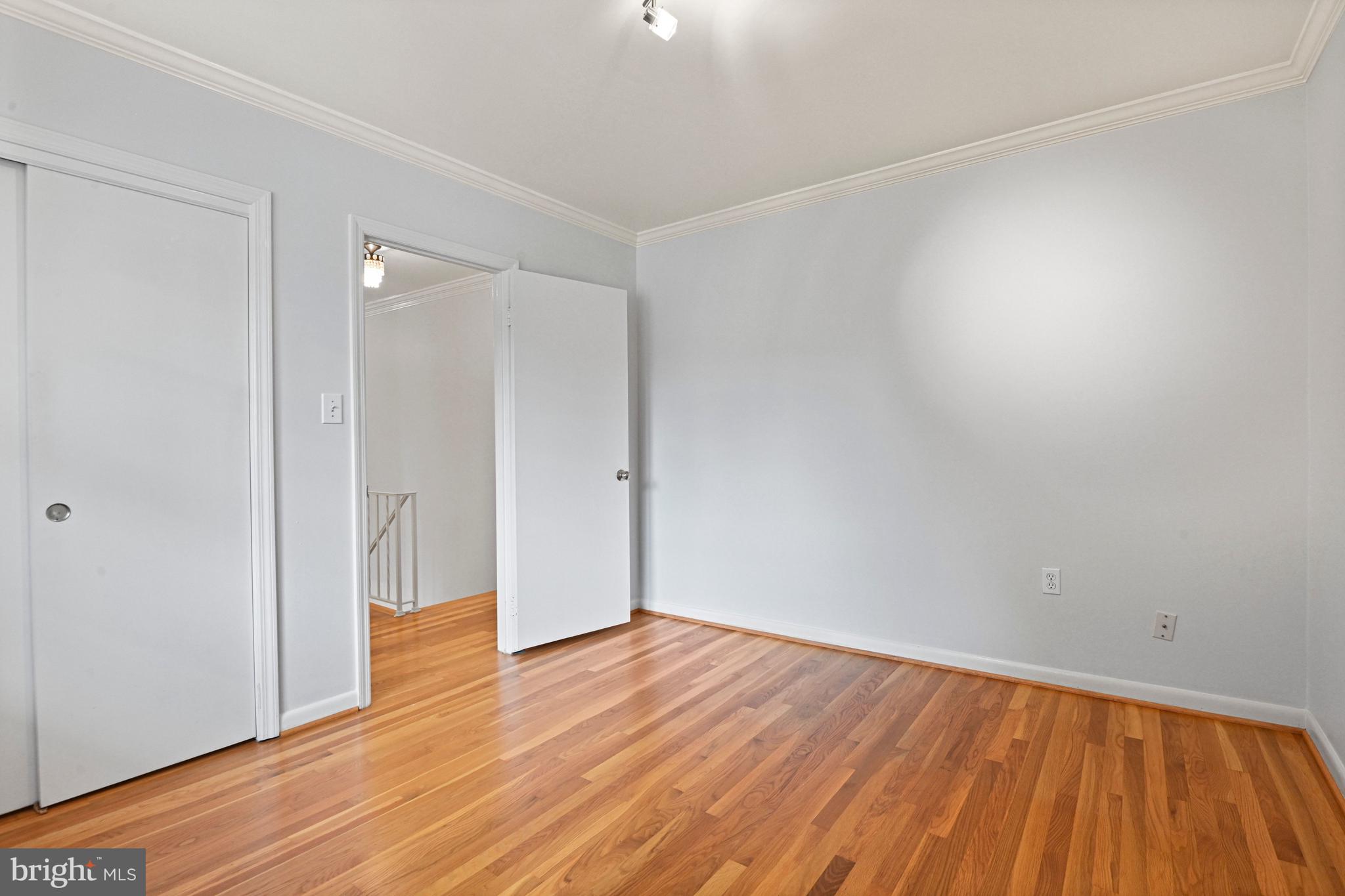 MC LEAN HAMLET - Residential