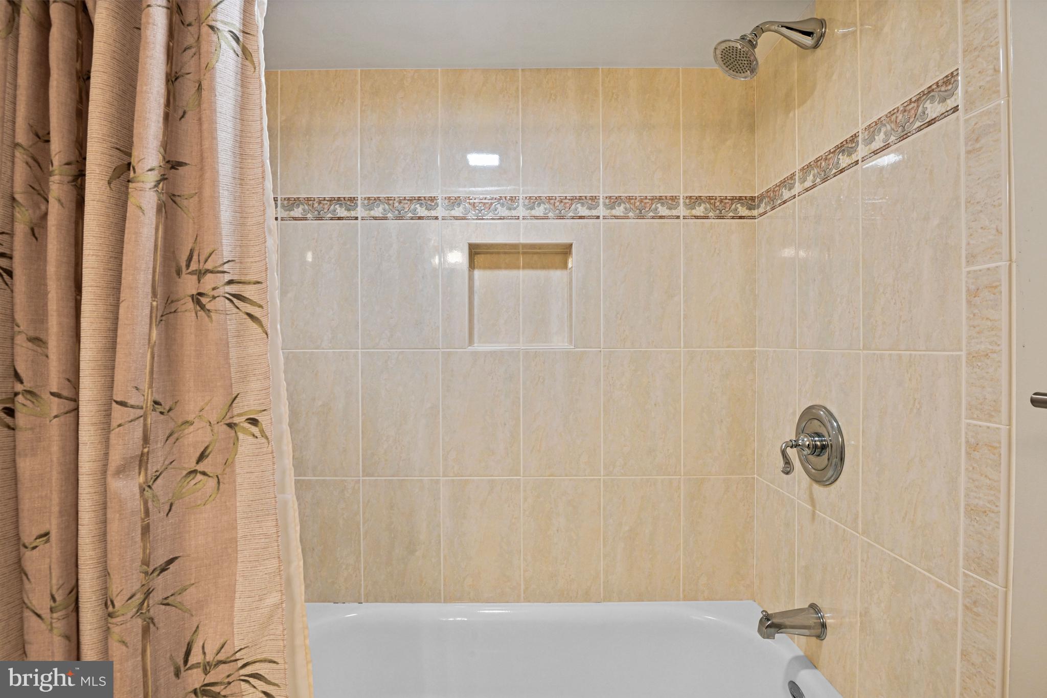 MC LEAN HAMLET - Residential