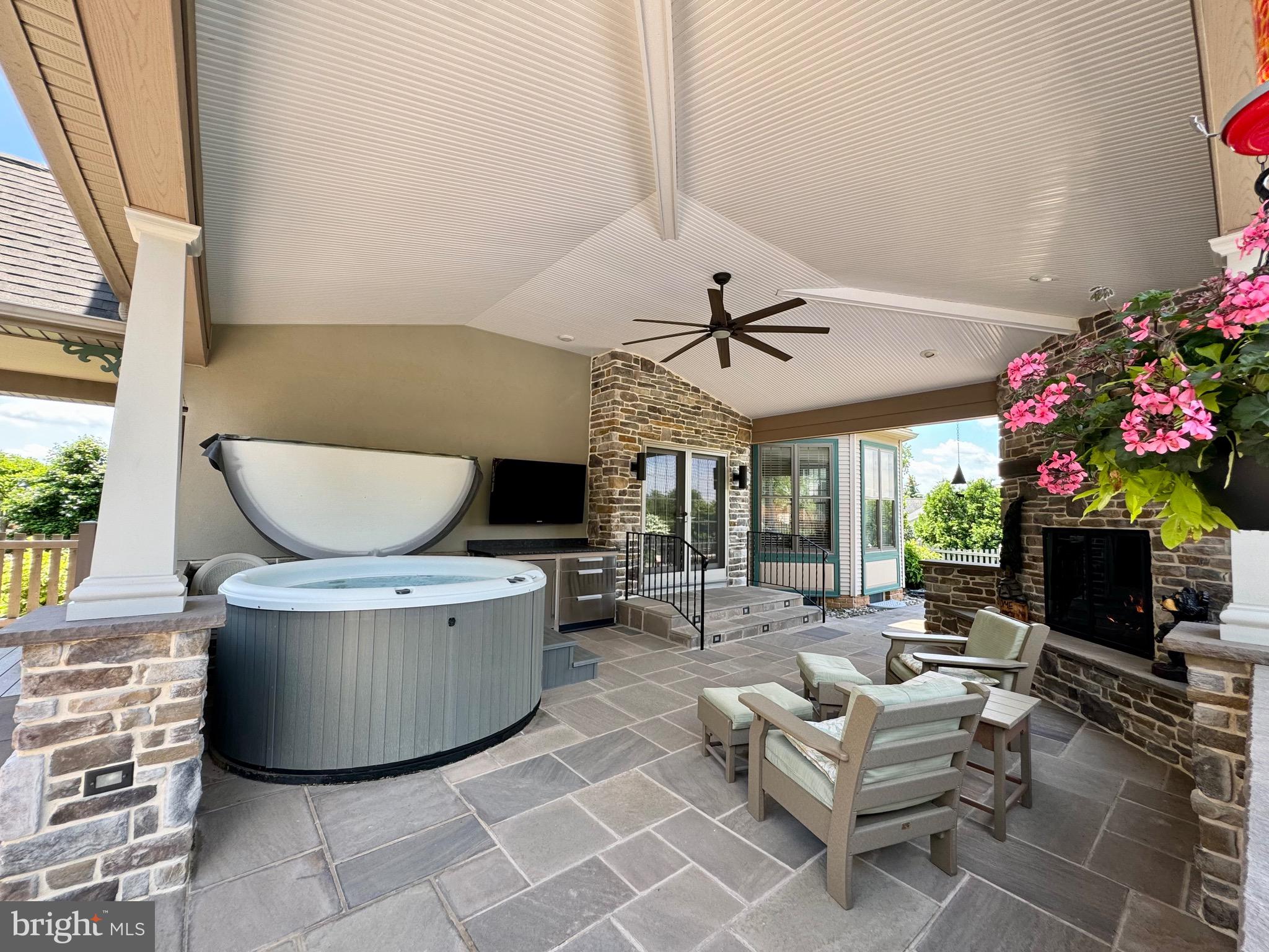 NORTH HILLS - Residential