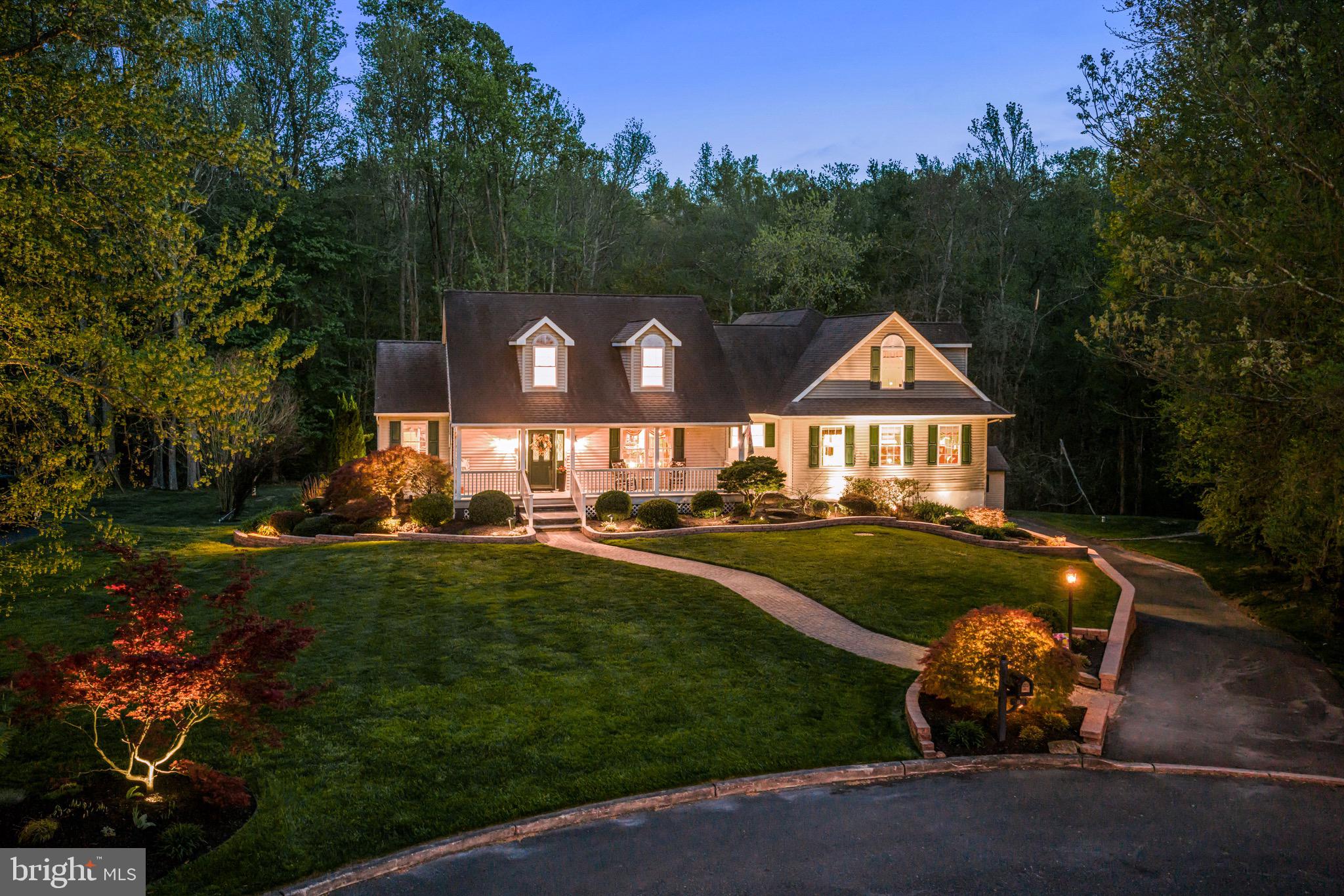 8 CLIFF COURT