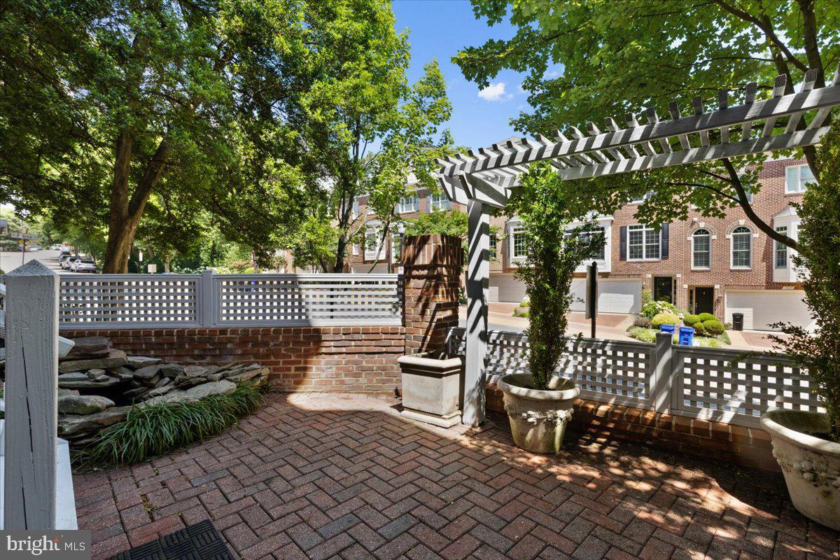 PALISADES PARK - Residential