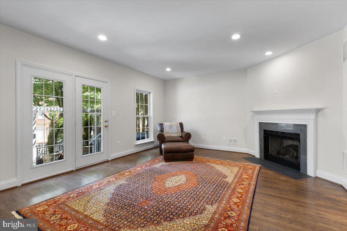 PALISADES PARK - Residential