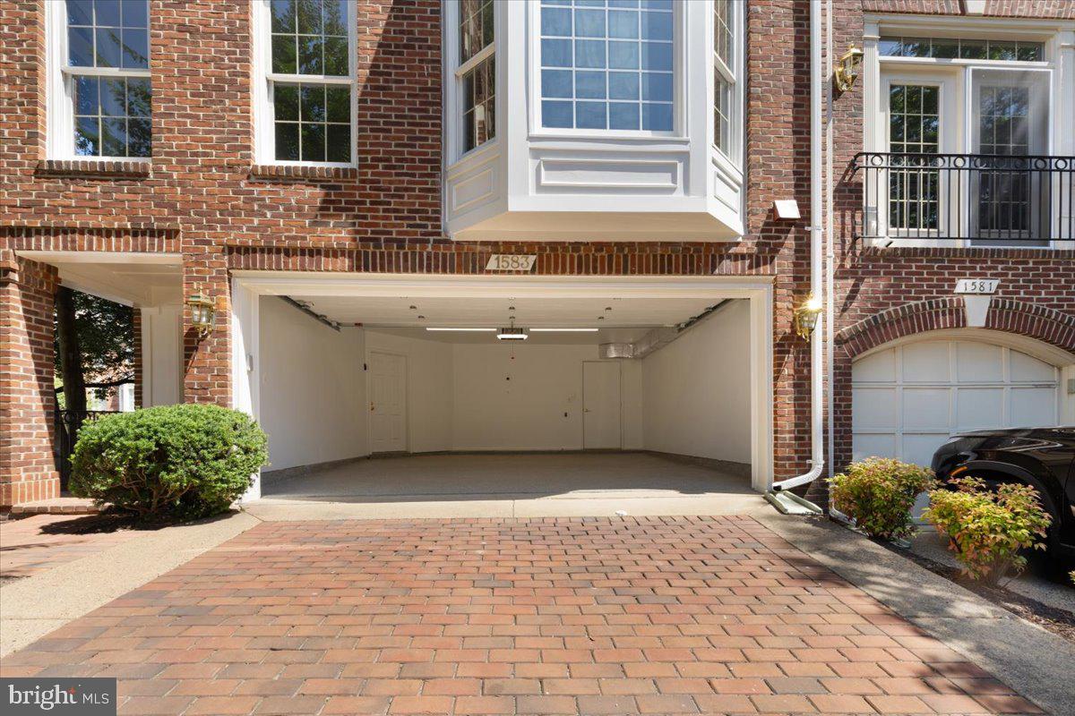 PALISADES PARK - Residential