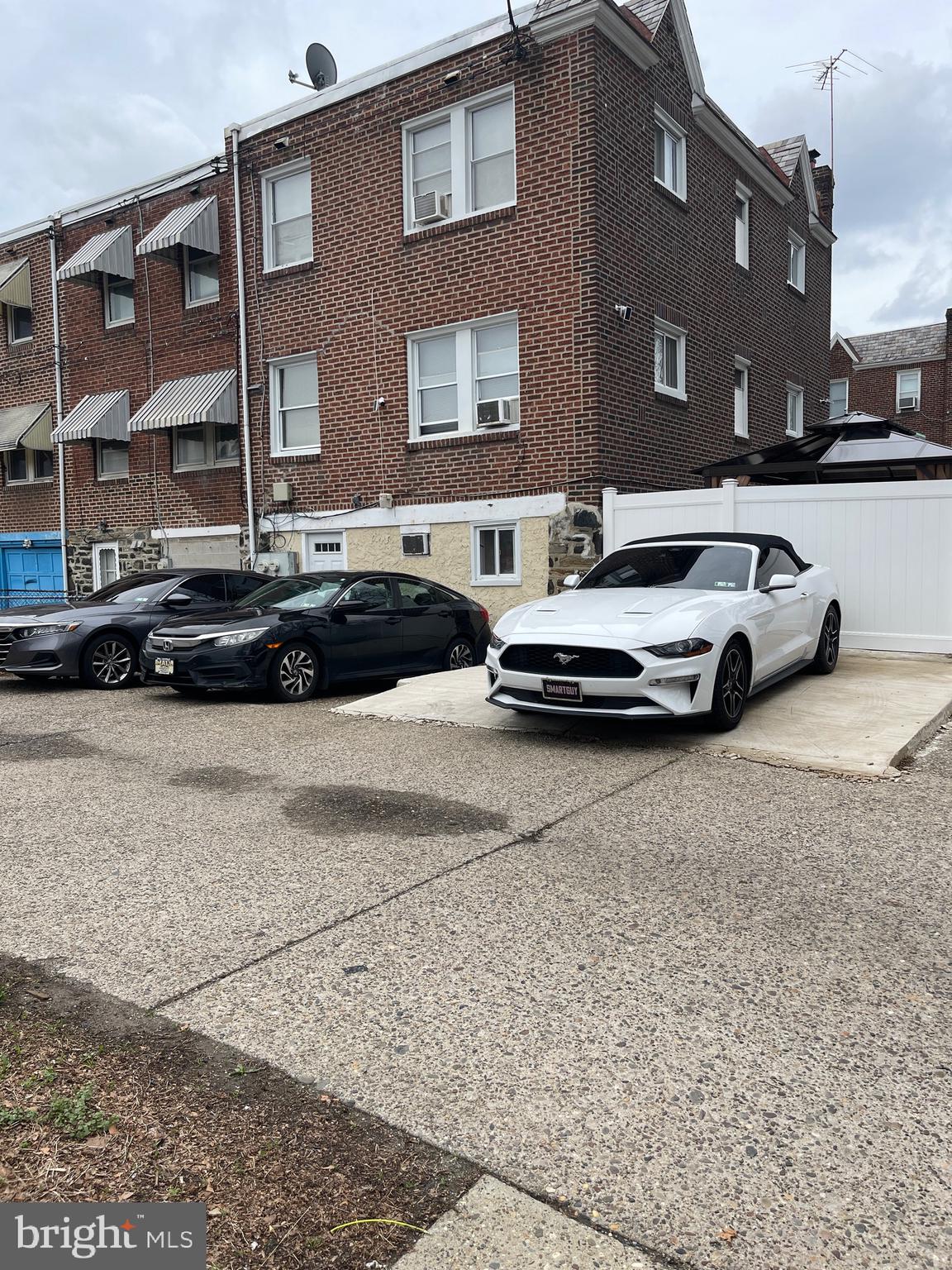 LAWNCREST - Residential Income