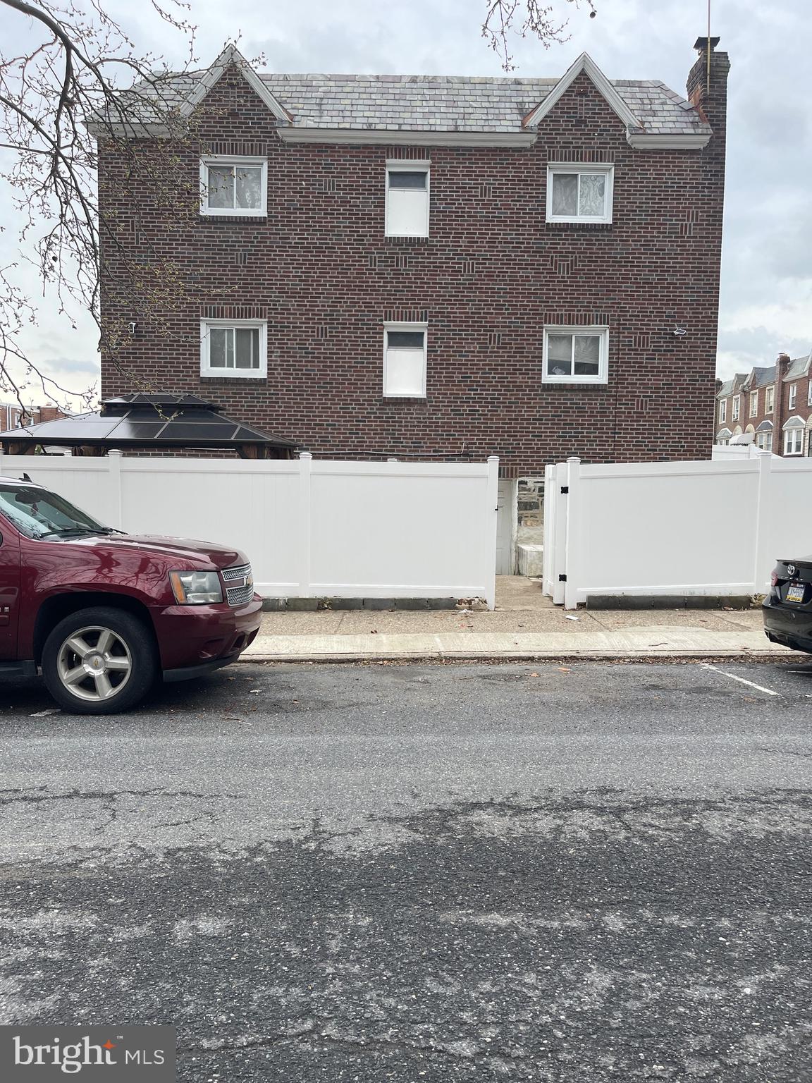 LAWNCREST - Residential Income
