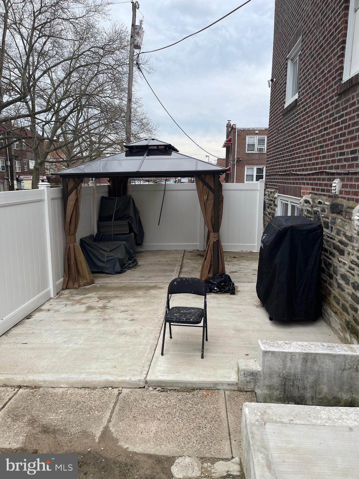 LAWNCREST - Residential Income