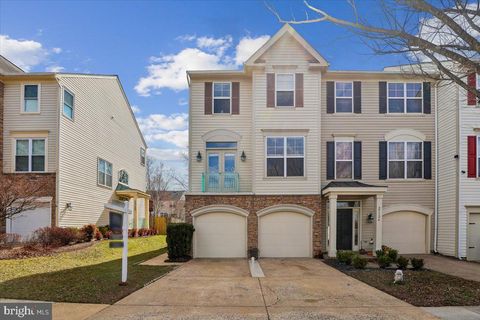 Townhouse For Sale - 25324 Ashbury Drive<br/> CHANTILLY, VA 20152