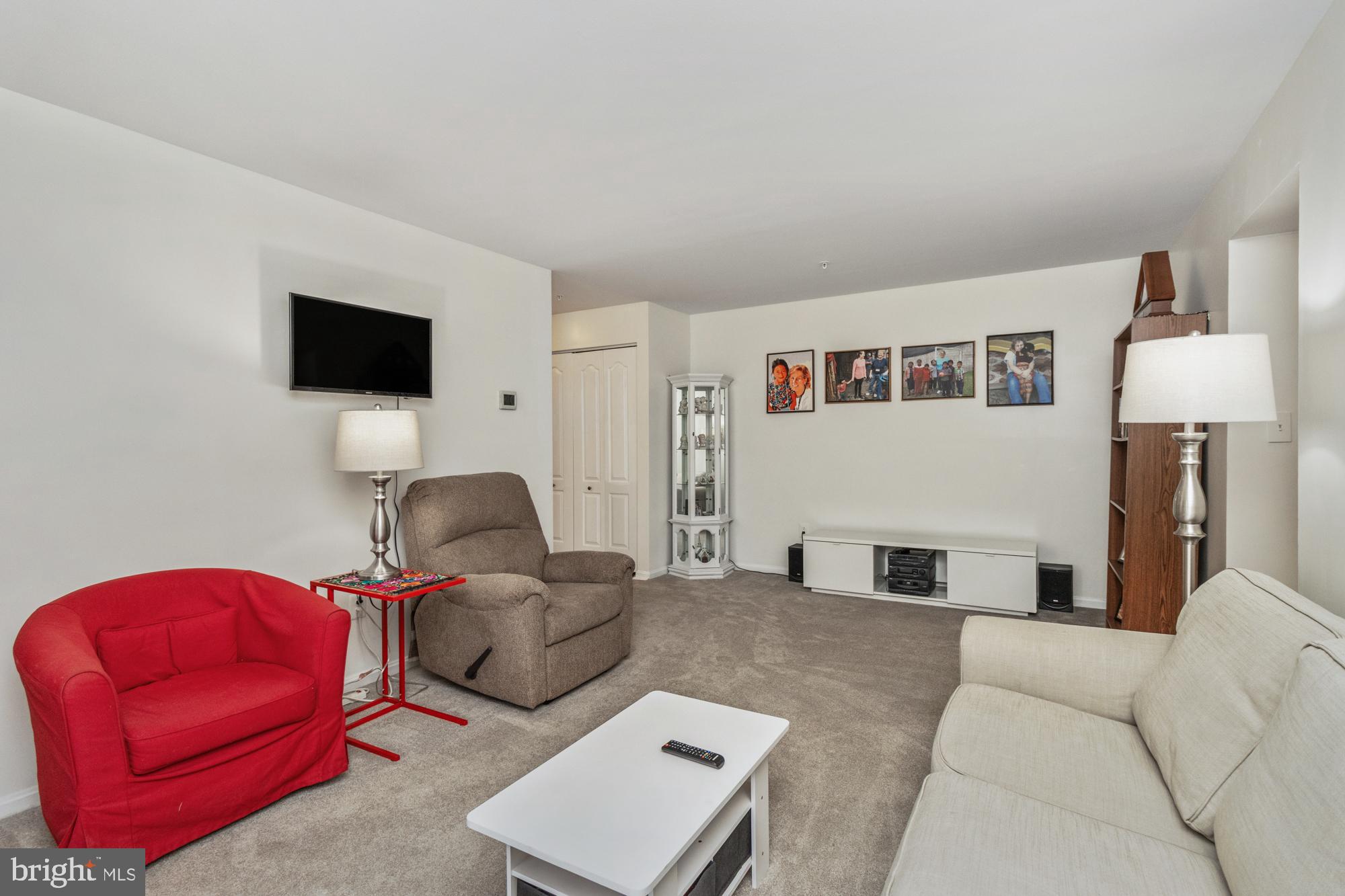 VILLAGE OF MONTGOMERY RUN - Residential