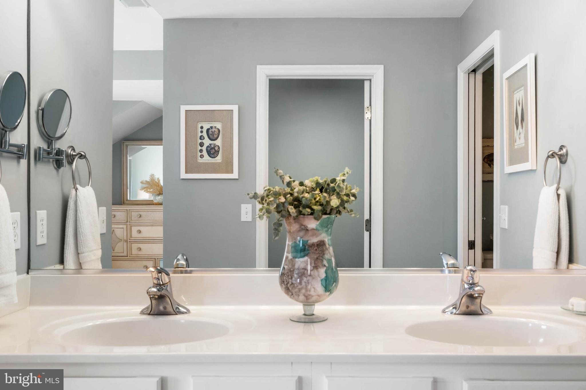 BAYVILLE SHORES - Residential